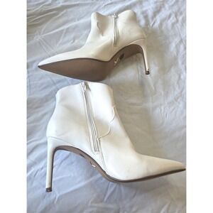 NWOT Express 9 Spike Heel Pointy Toe Ivory Ankle Boot Booties 131445